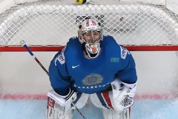 Brankář Kazachstánu Vitalij Kolesnik