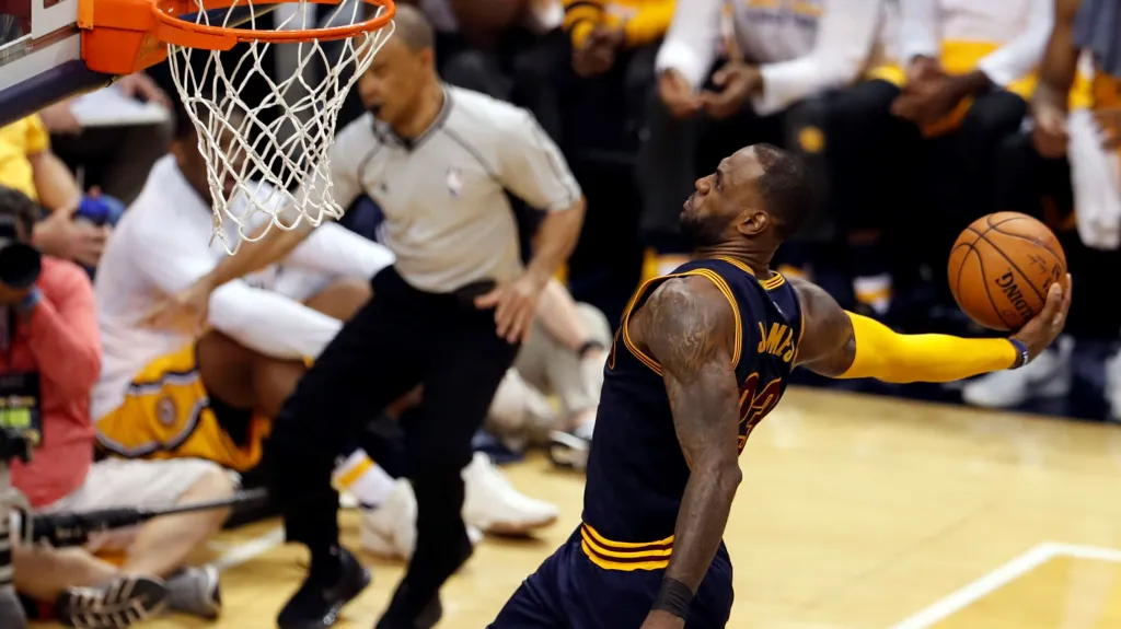 LeBron James z Clevelandu v historickém zápasu proti Indianě