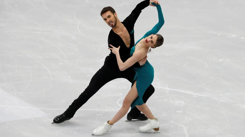 Gabriella Papadakisová a Guillaume Cizeron při rytmickém tanci na ME v Minsku