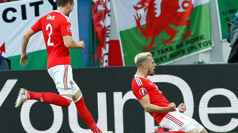 Radující se velšský tým