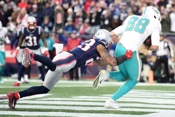 Mike Gesicki skóruje vítězný touchdown proti Patriots