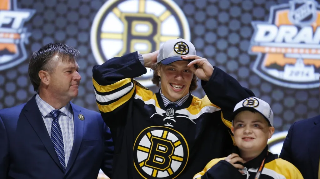 David Pastrňák při draftu NHL v dresu Bostonu Bruins