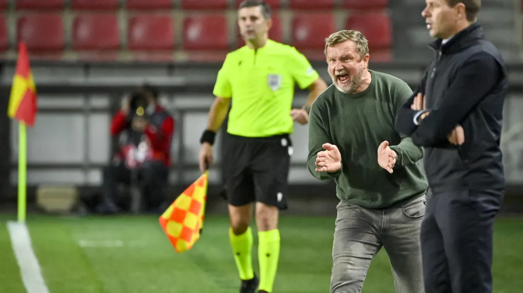 Kouč Sparty Pavel Vrba v utkání proti Rangers