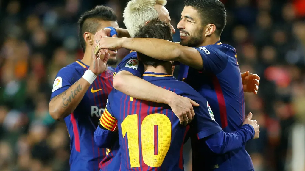 Slavící fotbalisté Barcelony