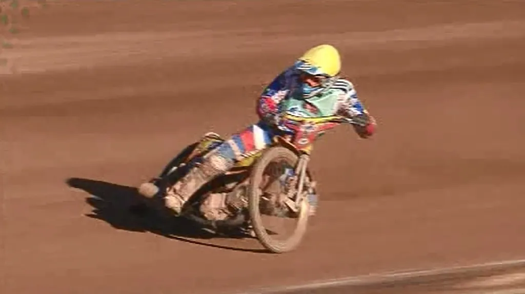 Juniorští plochodrážníci vezou brnoz z MS družstev