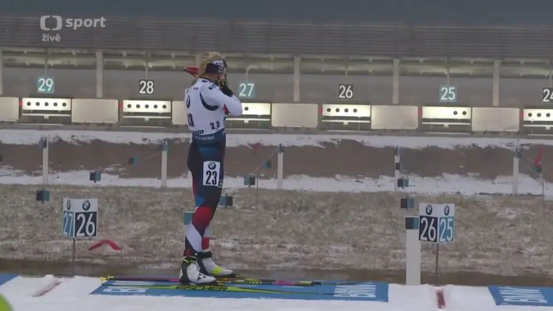 Sestřih závodu s hromadným startem žen v Oberhofu