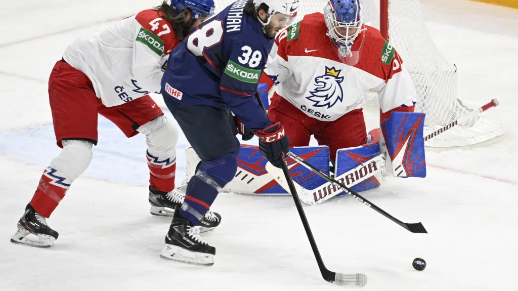 Karel Vejmelka čelí šanci Američanů