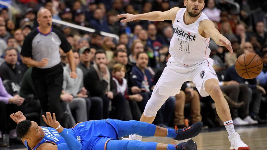 Tomáš Satoranský v utkání proti Oklahomě