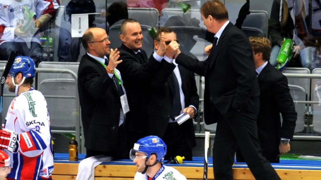 Radost českého realizačního týmu v čele s trenérem Hadamczikem (vpravo)