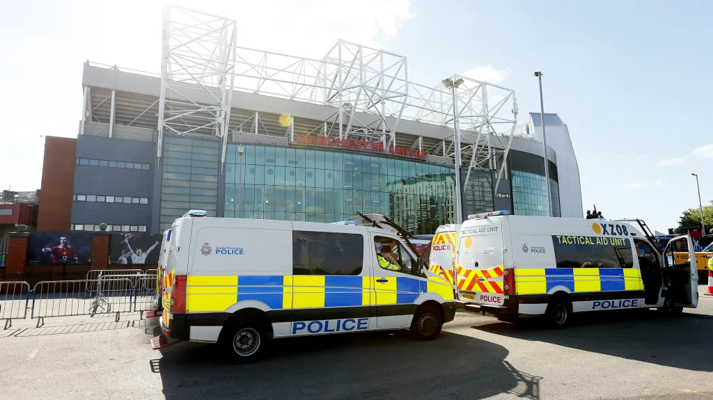 Policie před Old Trafford