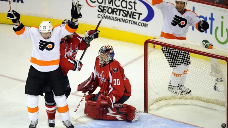 Jakub Voráček slaví svůj gól