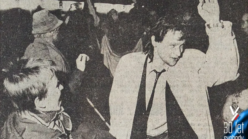 Ivan Hašek na letišti Ruzyně po návratu z Portugalska