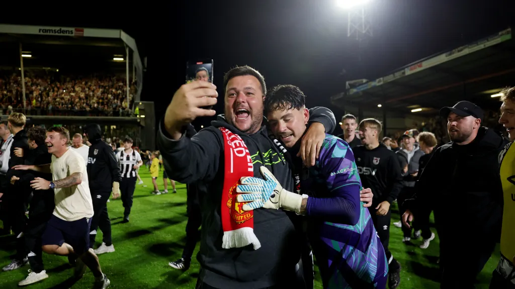 Selfie s brankářem Pymem z Grimsby Town po vařzení slavných United