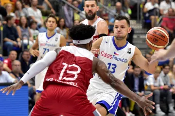 Jakub Šiřina (číslo 13) v utkání proti Turecku