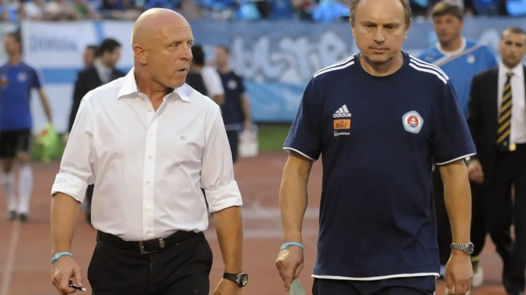 Karel Jarolím (vlevo) ještě při angažmá ve Slovanu Bratislava