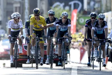 Tony Martin s týmovými kolegy