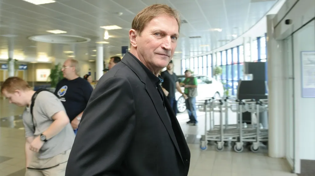 Alois Hadamczik po příletu do Prahy