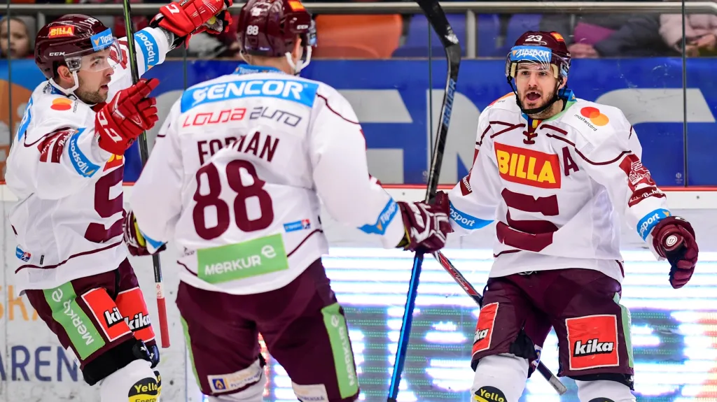 Radost hráčů Sparty po gólu Pecha