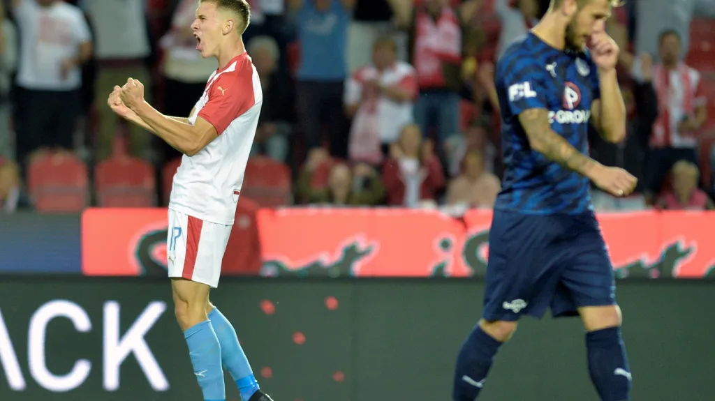 Radost záložníka Slavie Lukáše Provoda proti Slovácku