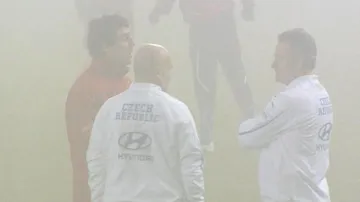 Trénink fotbalové reprezentace probíhal v mlze