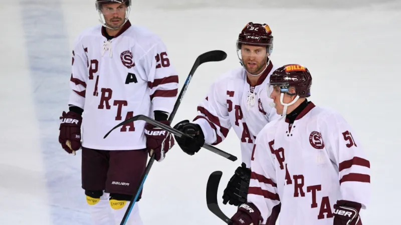 Zleva Michal Řepík, Vladimír Růžička a Marek Kvapil ze Sparty