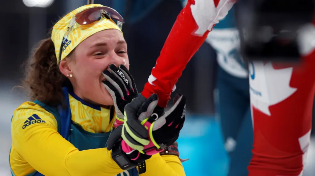 Dojatá Švédka Hanna Öbergová po vítězství ve vytrvalostním závodě