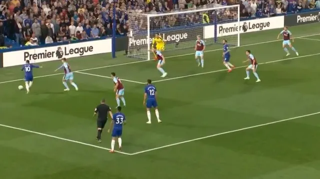 Chelsea zaváhala s Burnley, přesto je čtvrtá