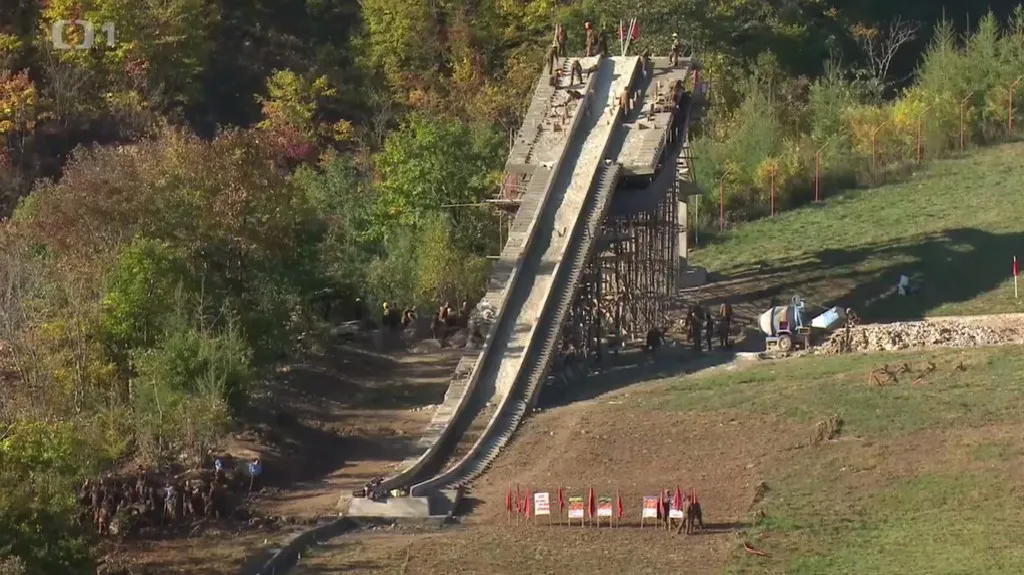 Skokanský můstek v Severní Koreji