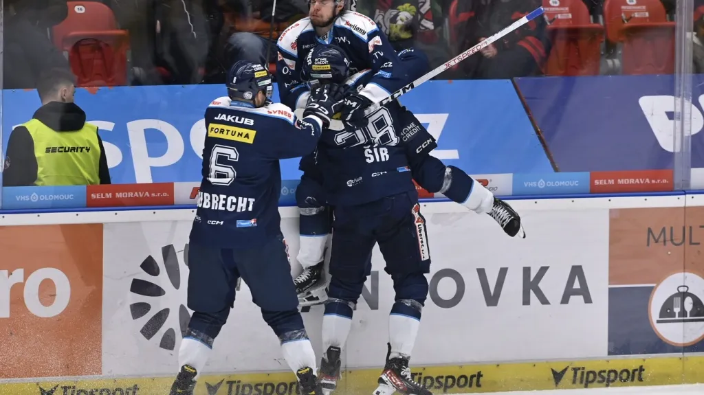 Radost libereckých hokejistů z trefy Kelly Klímy
