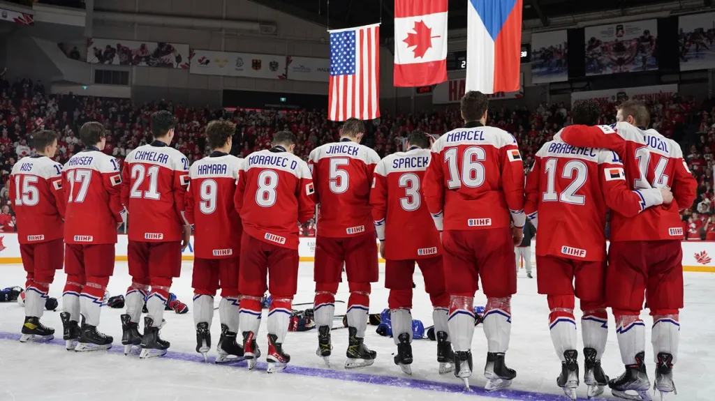 Čeští hokejisté do 20 let po finále