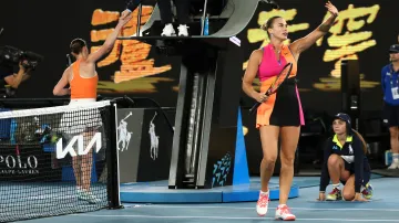 Finále v Melbourne si zahrají Sabalenková s Rybakinovou