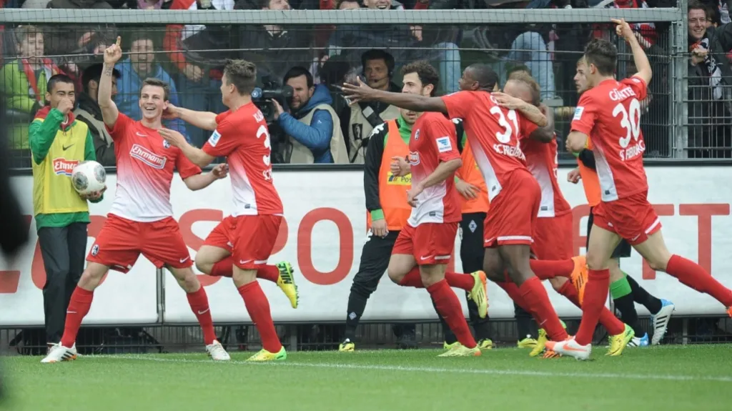 Vladimír Darida slaví gól do sítě Mönchengladbachu