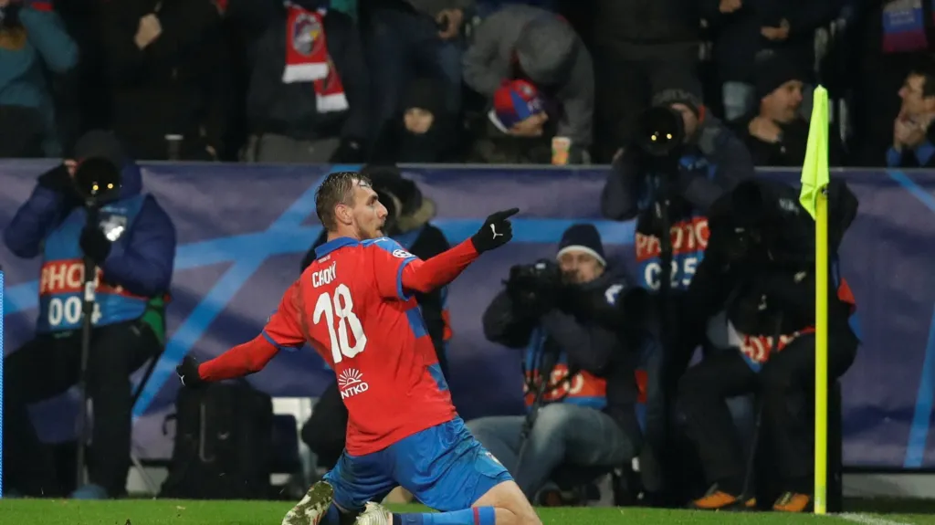 Tomáš Chorý z Plzně se raduje z gólu do sítě AS Řím