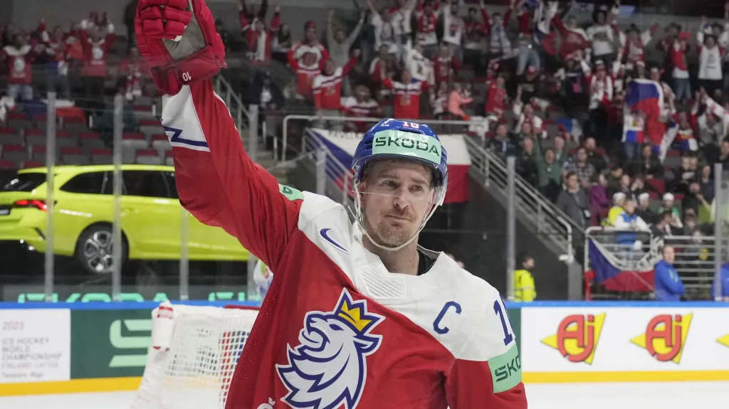 Roman Červenka se raduje z gólu na mistrovství světa