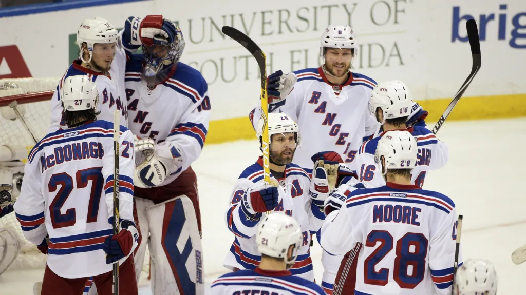 Radující se hráči NY Rangers