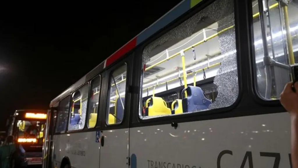 Autobus v Riu po zásahu