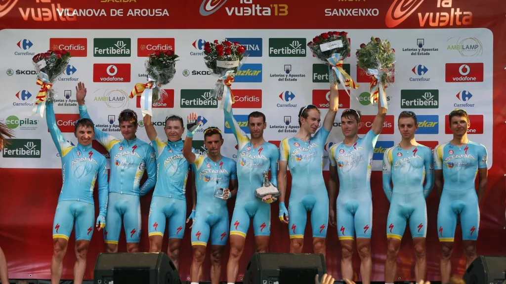 Stáj Astana po vítězství v týmové časovce