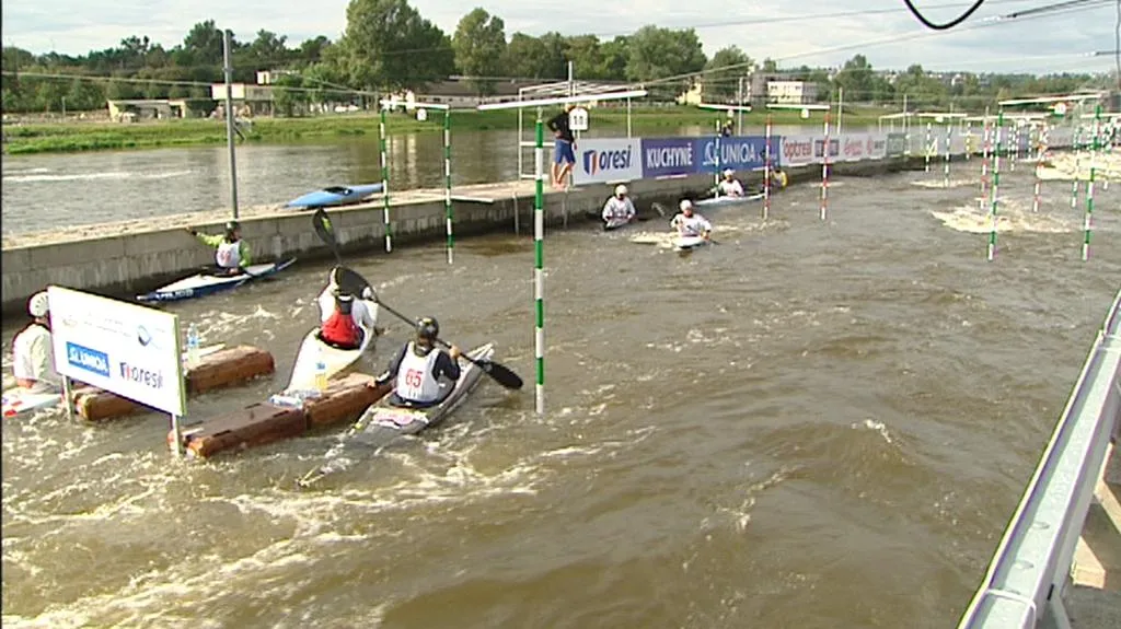 Kanoisté na trojském kanálu