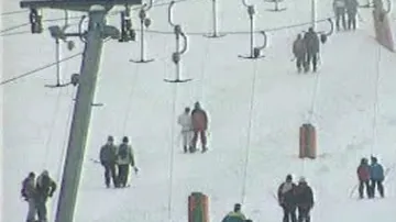 Lyžaři na vleku