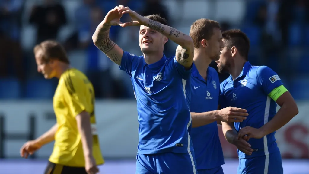 Roman Potočný slaví branku v síti Karviné