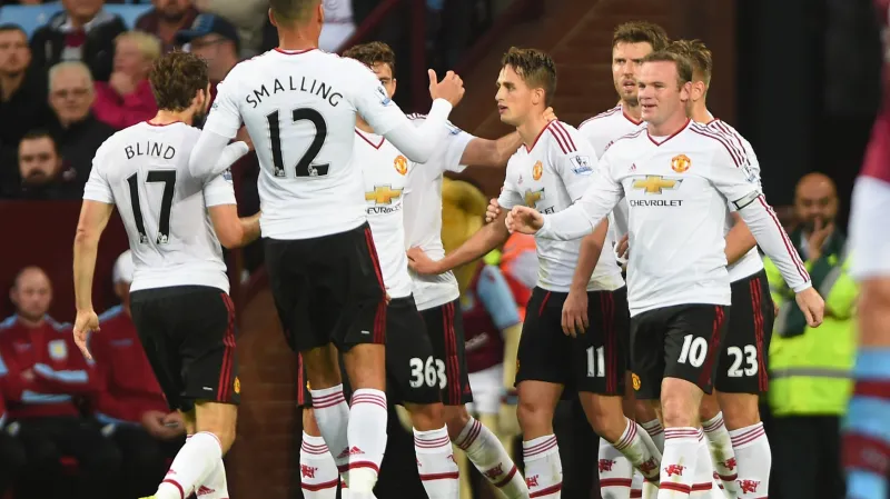 Slavící fotbalisté Manchesteru United