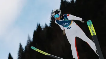 Skoky Konvalinky a Vytrvala na velkém můstku