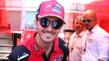 Ještě jednou Francesco Bagnaia a jeho úsměv přímo pro objektiv webu ČT sport