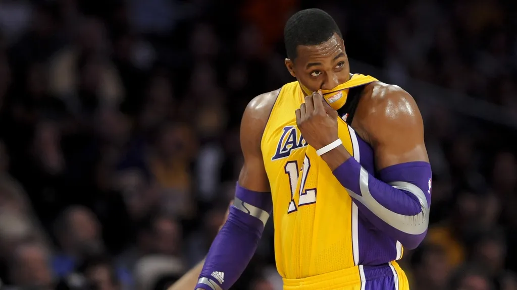 Centr LA Lakers Tim Howard