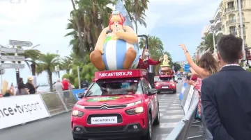 Pestrá karavana na Tour de France