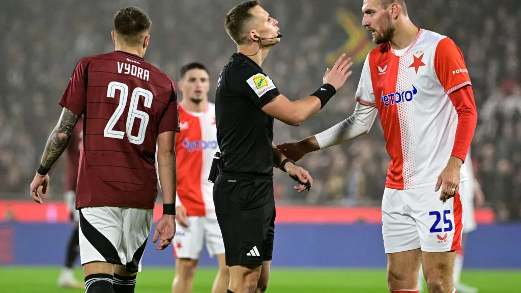 Rozhodčí Všetečka v utkání Sparta – Slavie