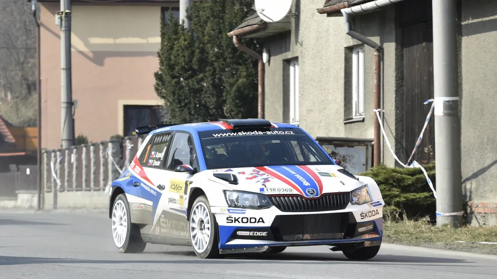 Jan Kopecký a navigátor Pavel Dresler s vozem Škoda Fabia R5