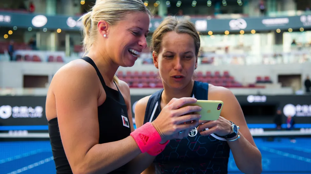Andrea Sestini Hlaváčková a Barbora Strýcová