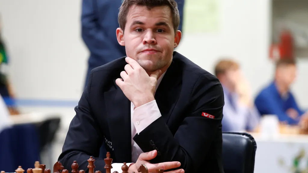 Favorizovaný Magnus Carlsen z Norska v rapid šachu neexceloval