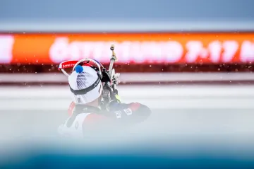 Logo MS vystřídají při závodě nad terči jména biatlonistů